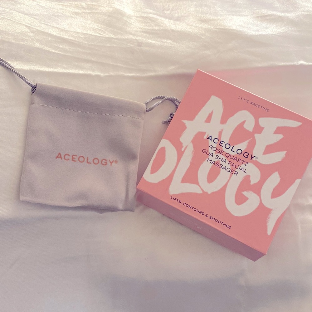 Aceology rose 🌹 quartz face massager